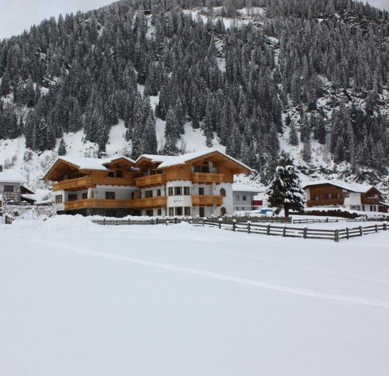 Landhaus Alpensonne ノイシュティフト・イム・シュトゥーバイタール エクステリア 写真