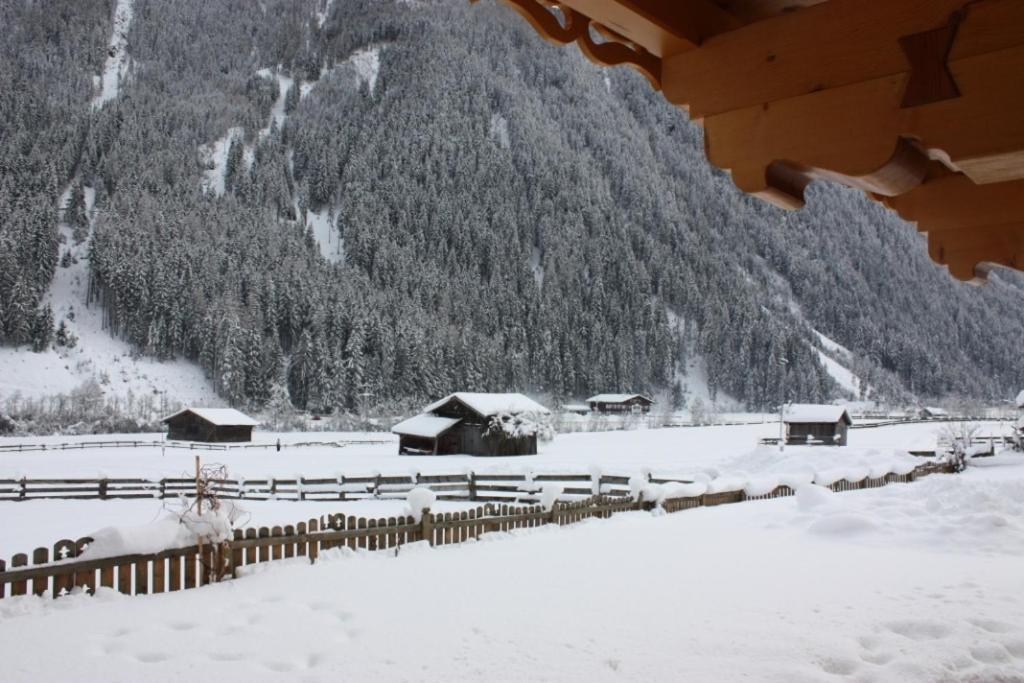 Landhaus Alpensonne ノイシュティフト・イム・シュトゥーバイタール エクステリア 写真