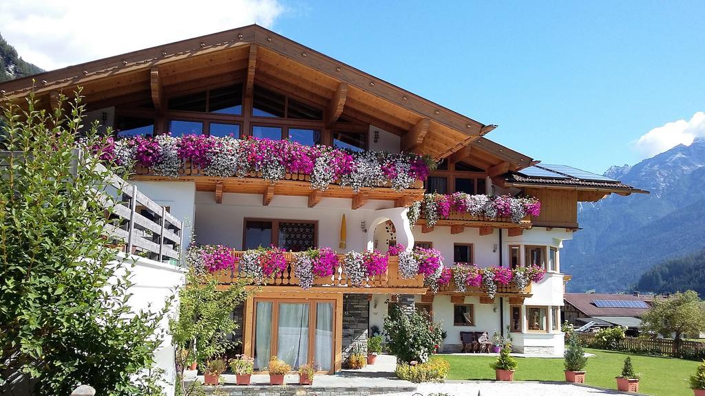 Landhaus Alpensonne ノイシュティフト・イム・シュトゥーバイタール エクステリア 写真