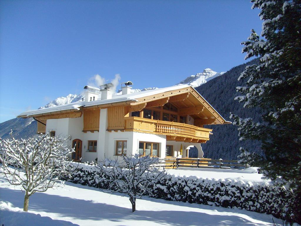 Landhaus Alpensonne ノイシュティフト・イム・シュトゥーバイタール エクステリア 写真