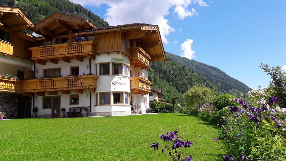 Landhaus Alpensonne ノイシュティフト・イム・シュトゥーバイタール エクステリア 写真