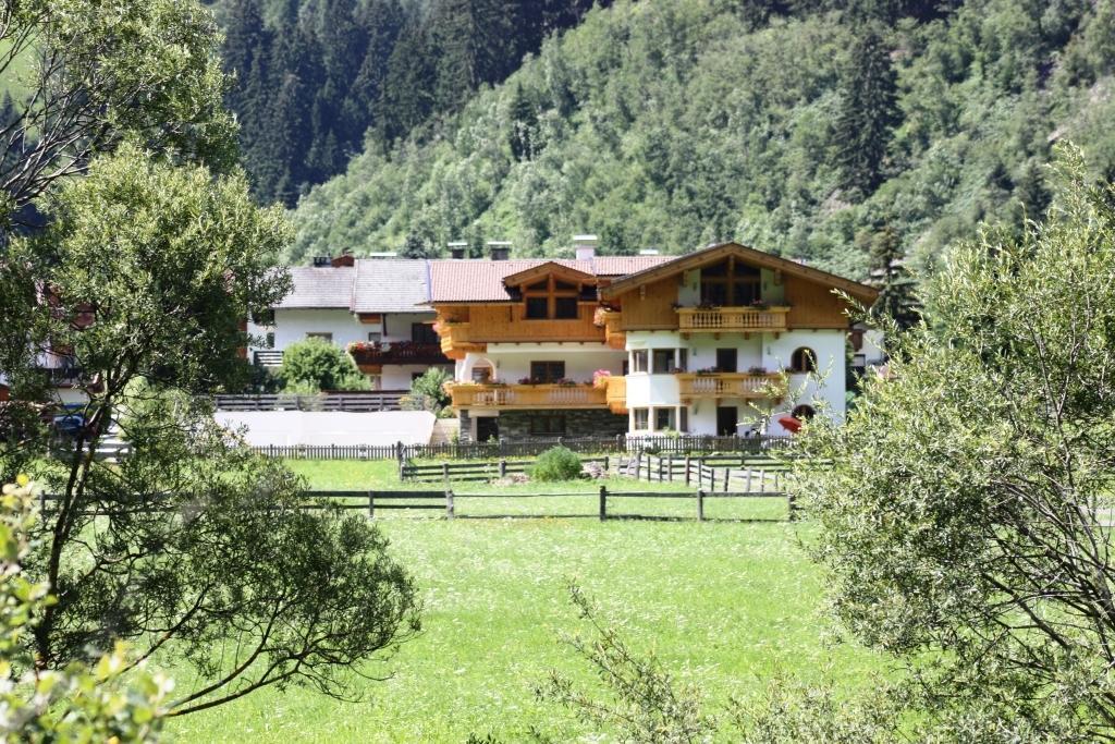Landhaus Alpensonne ノイシュティフト・イム・シュトゥーバイタール エクステリア 写真